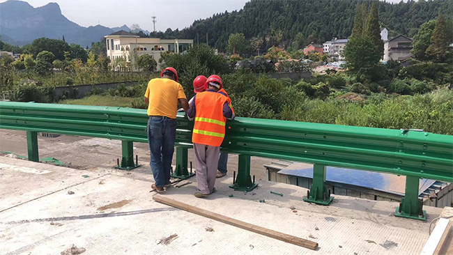 达州高速公路护栏板的维护确保道路安全的关键环节