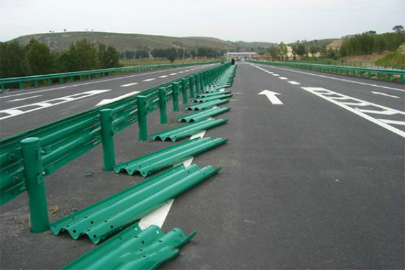 达州波形护栏的维护与管理确保道路安全的关键步骤